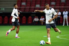 拉基蒂奇社媒晒与孔德合照:很高兴见到你,祝剩余赛季好运.